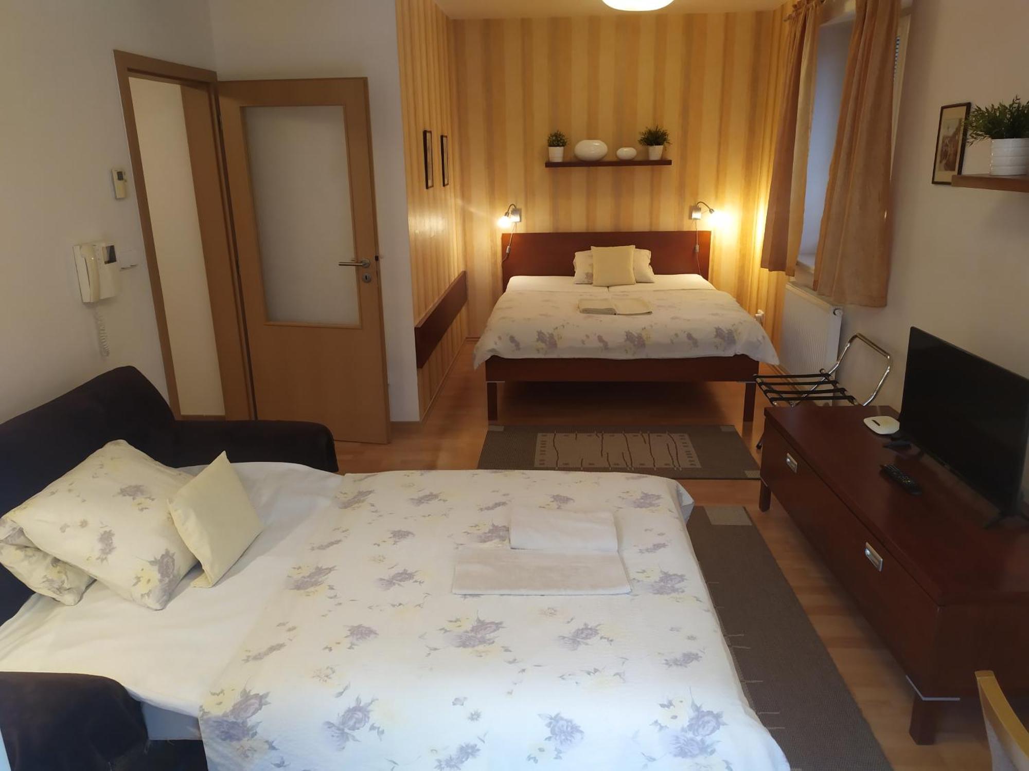 Gonda Apartments Hradec Kralove Luaran gambar
