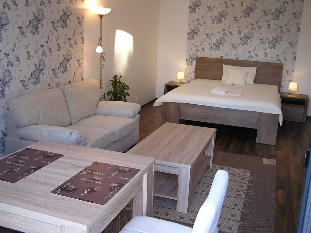 Gonda Apartments Hradec Kralove Luaran gambar