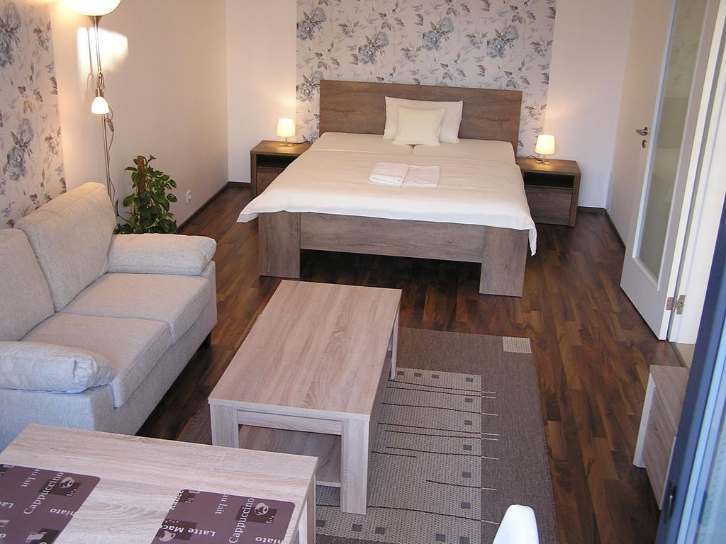 Gonda Apartments Hradec Kralove Luaran gambar