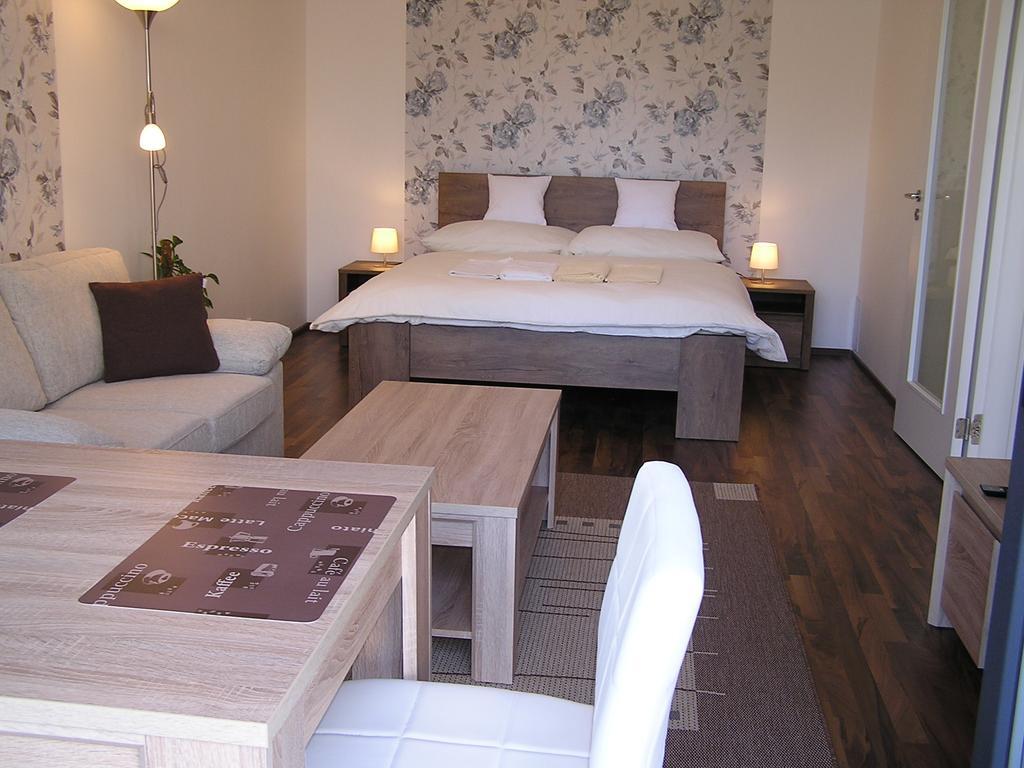 Gonda Apartments Hradec Kralove Luaran gambar