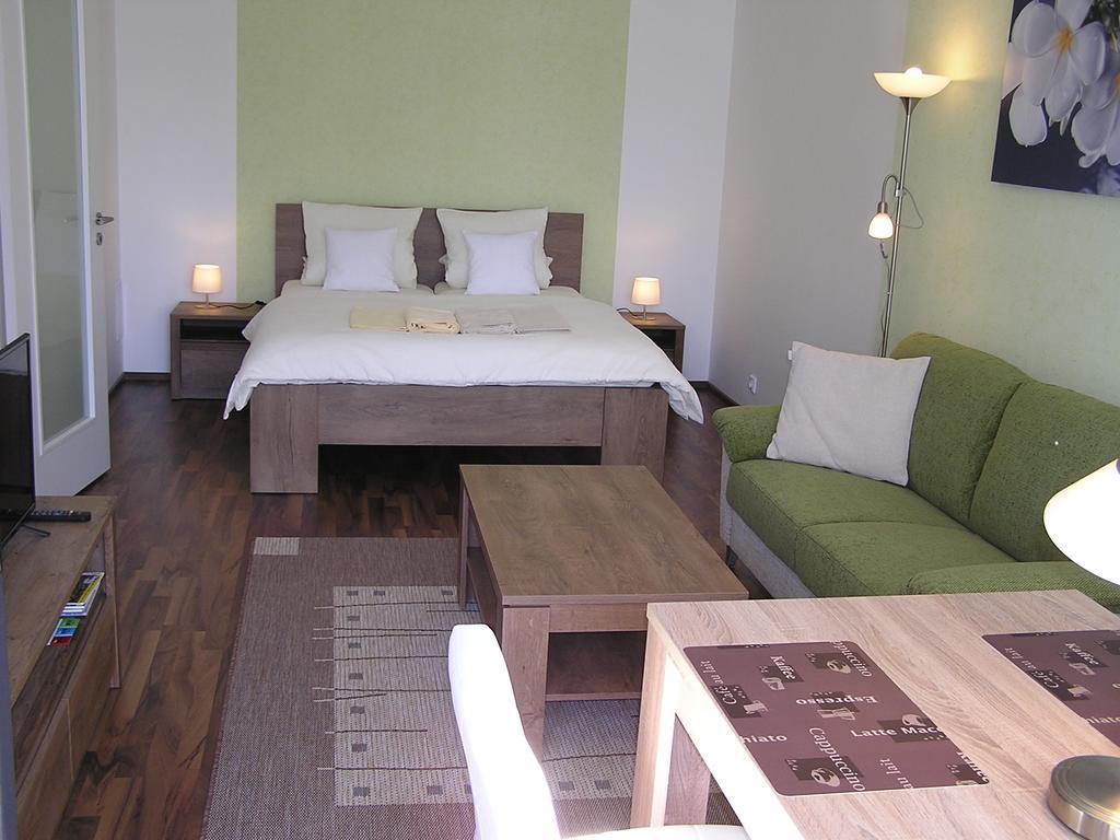 Gonda Apartments Hradec Kralove Luaran gambar